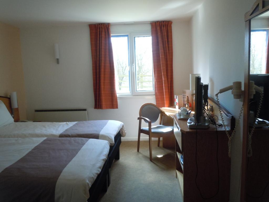 Ibis Wellingborough Hotel Exterior foto