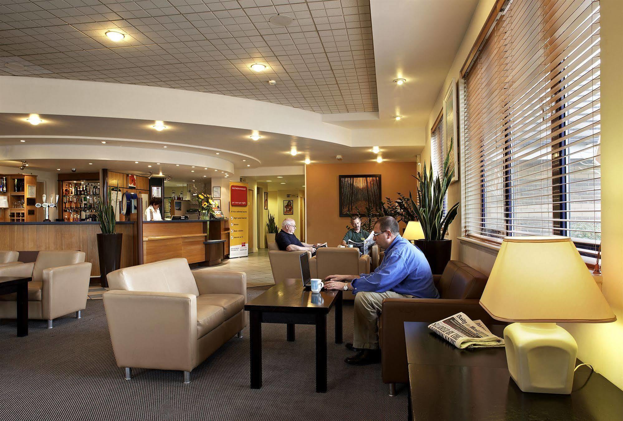 Ibis Wellingborough Hotel Exterior foto